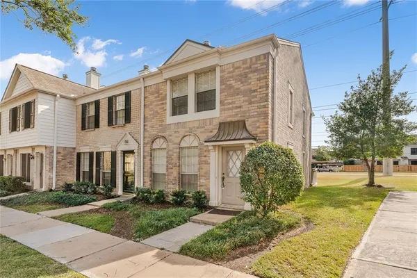 $1,795 | 2810 Grants Lake Boulevard, Unit 801, Sugar Land, TX 77479