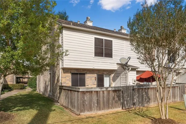 $1,795 | 2810 Grants Lake Boulevard, Unit 801, Sugar Land, TX 77479