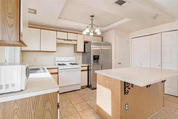 $1,795 | 2810 Grants Lake Boulevard, Unit 801, Sugar Land, TX 77479