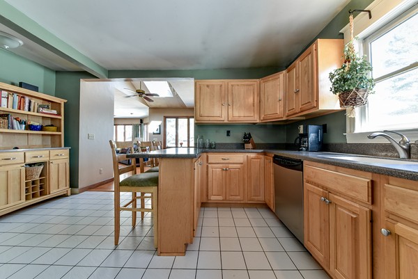 62 Tanager Road Attleboro, MA 02703 - Photo 14 of 29 Gallery Image 14