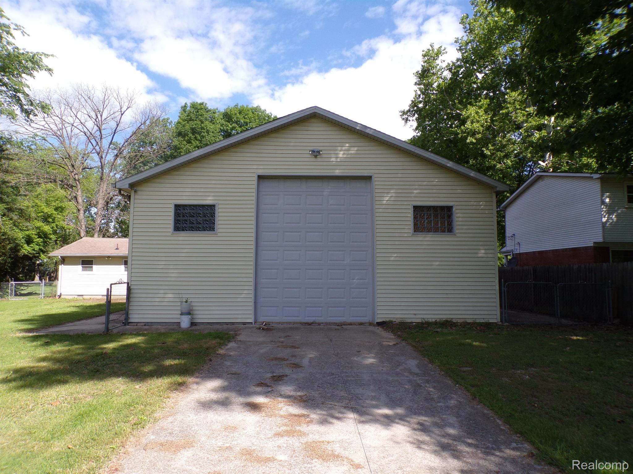 40543 Alden Road Belleville, MI 48111 - Photo 6 of 25 Pole Barn entry