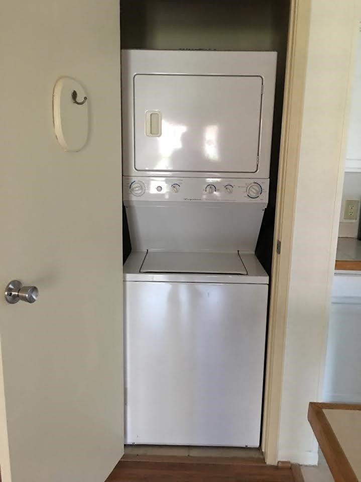 7575 Cambridge Street, Unit 1004 Houston, TX 77054 - Photo 20 of 23 a close view of bathroom