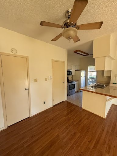 7575 Cambridge Street, Unit 1004 Houston, TX 77054 - Photo 8 of 23 a view of a living room a window and wooden floor