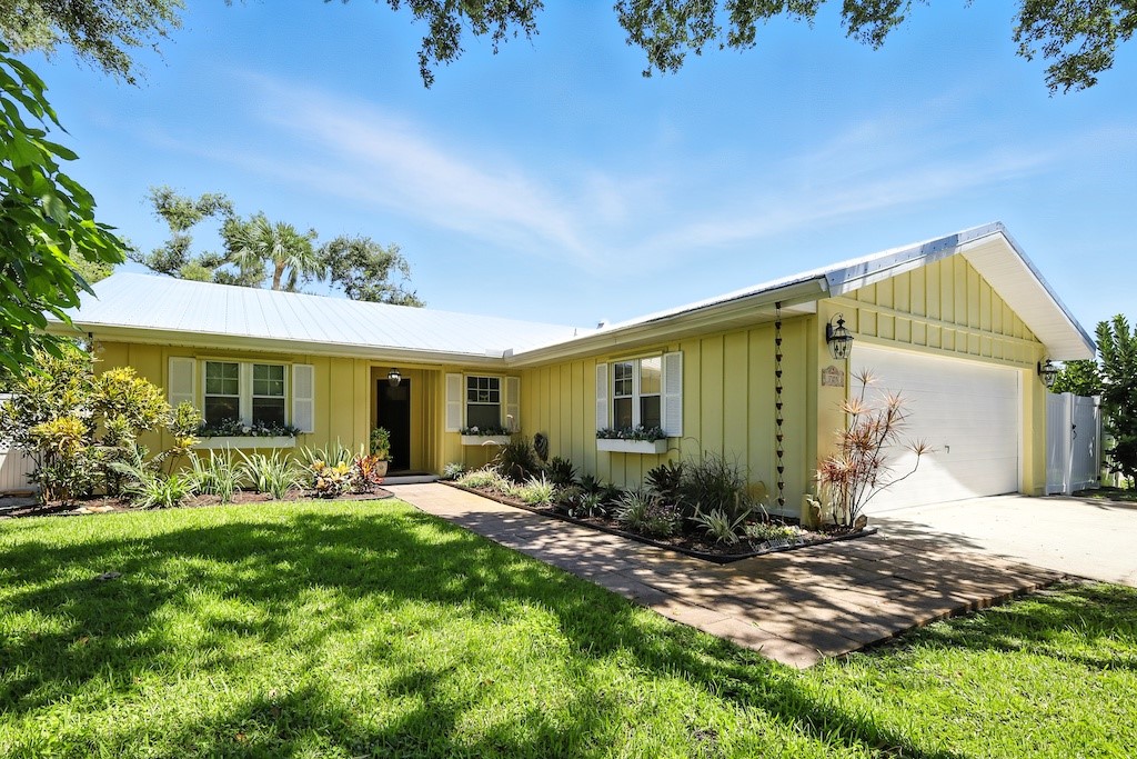 a view of a house with backyard and sitting area