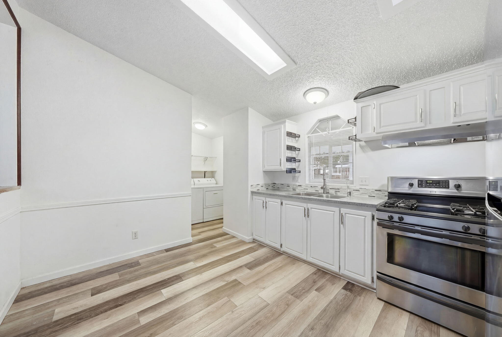11705 Parey Avenue, Unit 7 Red Bluff, CA 96080 - Photo 16 of 34 a kitchen with granite countertop a stove and a sink