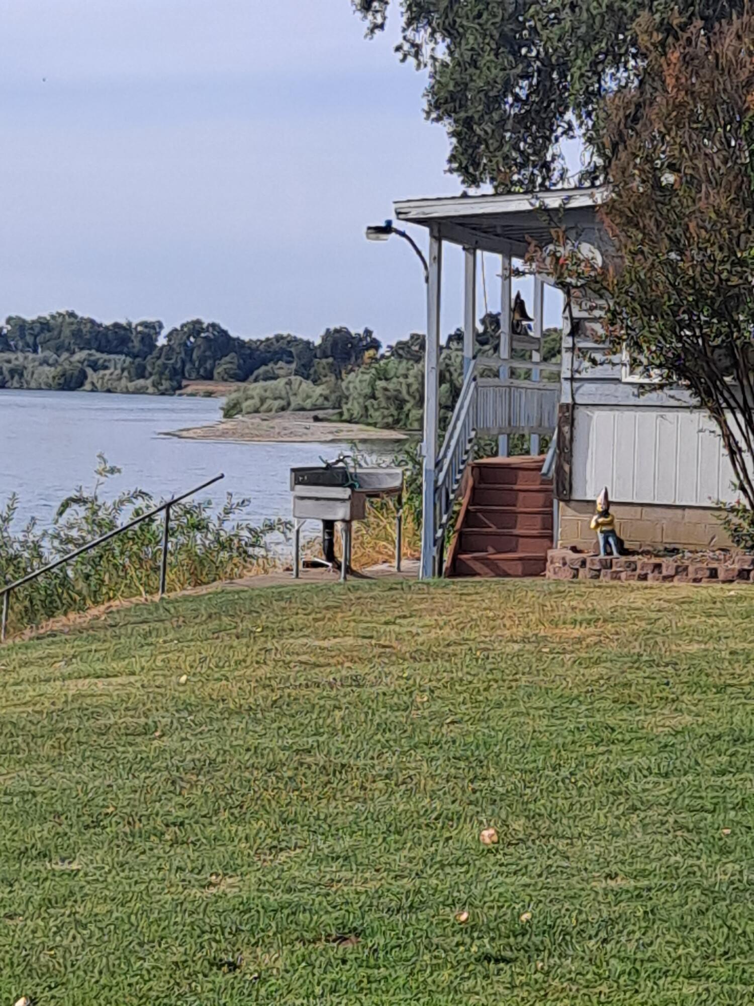 11705 Parey Avenue, Unit 7 Red Bluff, CA 96080 - Photo 27 of 34 a backyard of a house with table and chairs