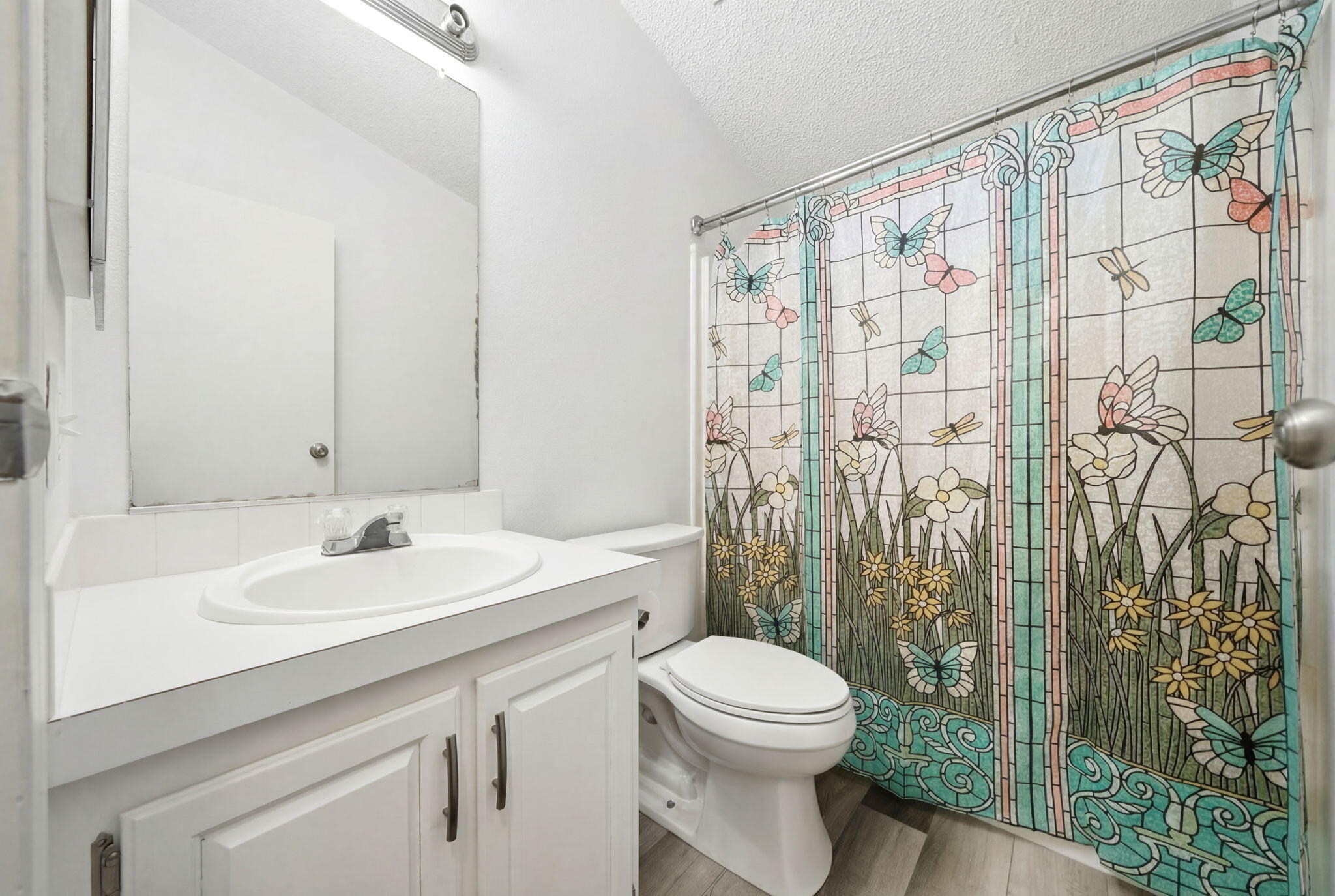 11705 Parey Avenue, Unit 7 Red Bluff, CA 96080 - Photo 33 of 34 a bathroom with a sink a toilet and shower