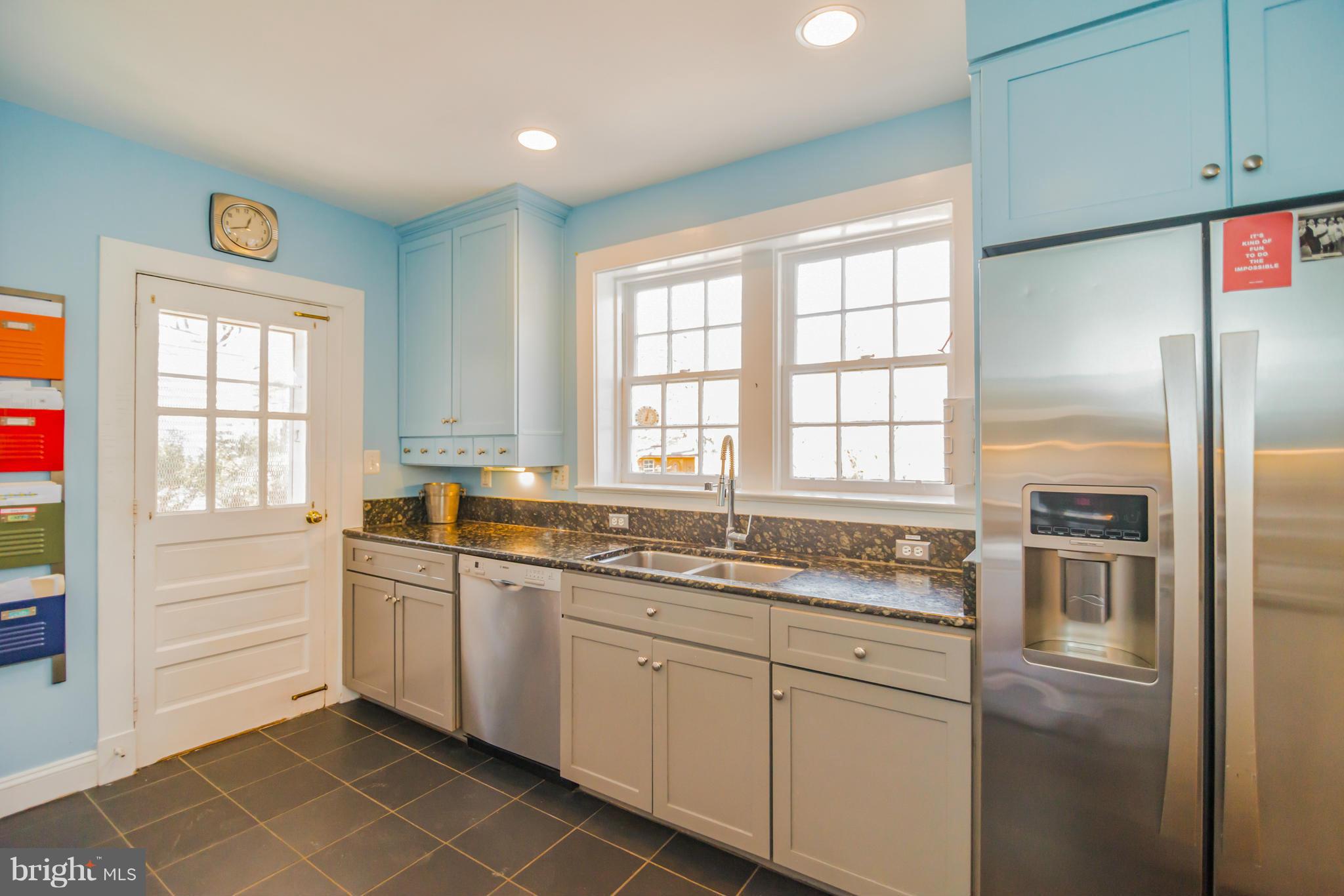 308 Edwards Ferry Road Northeast Leesburg, VA 20176 - Photo 13 of 30 Kitchen