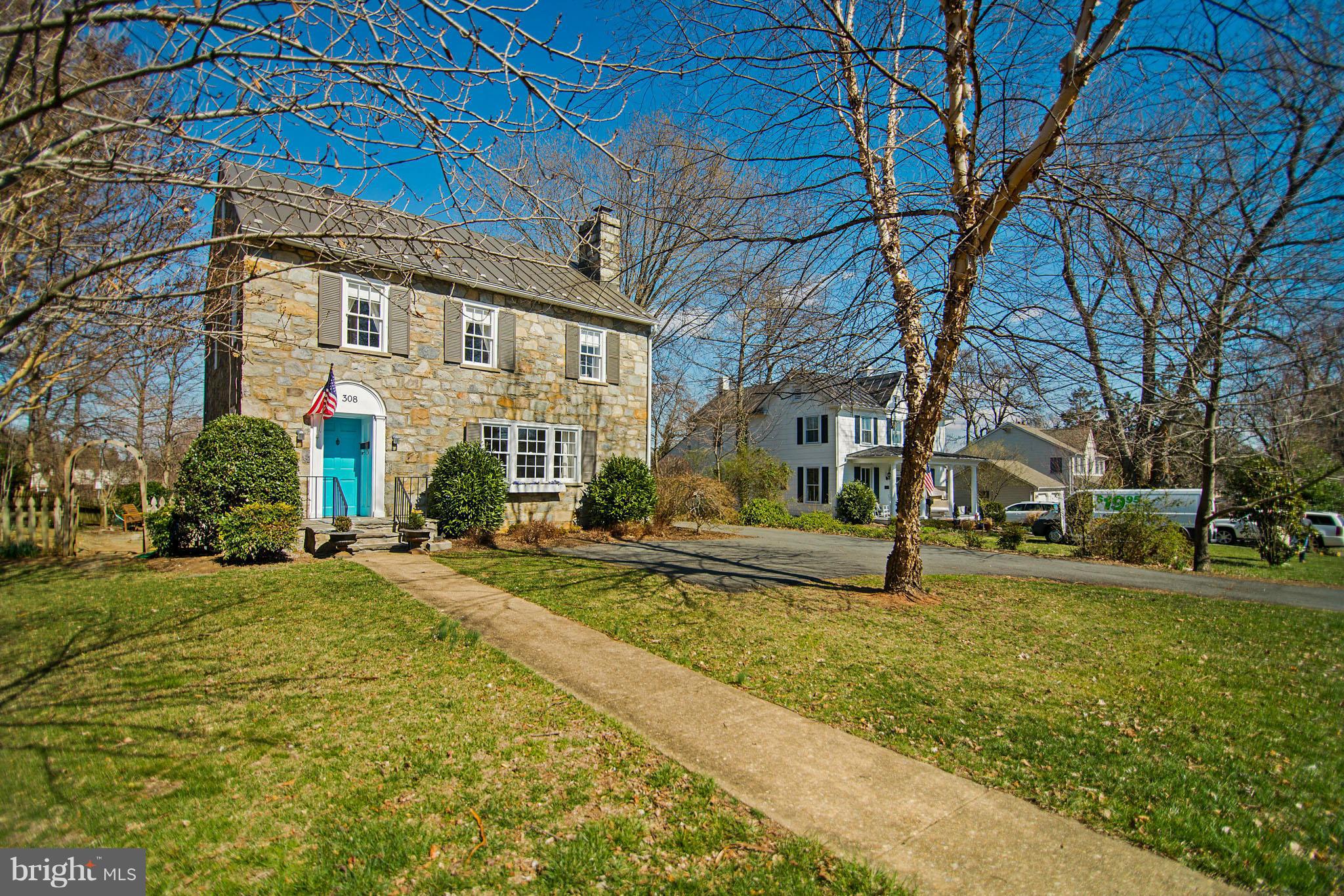 308 Edwards Ferry Road Northeast Leesburg, VA 20176 - Photo 3 of 30 Exterior (Front)