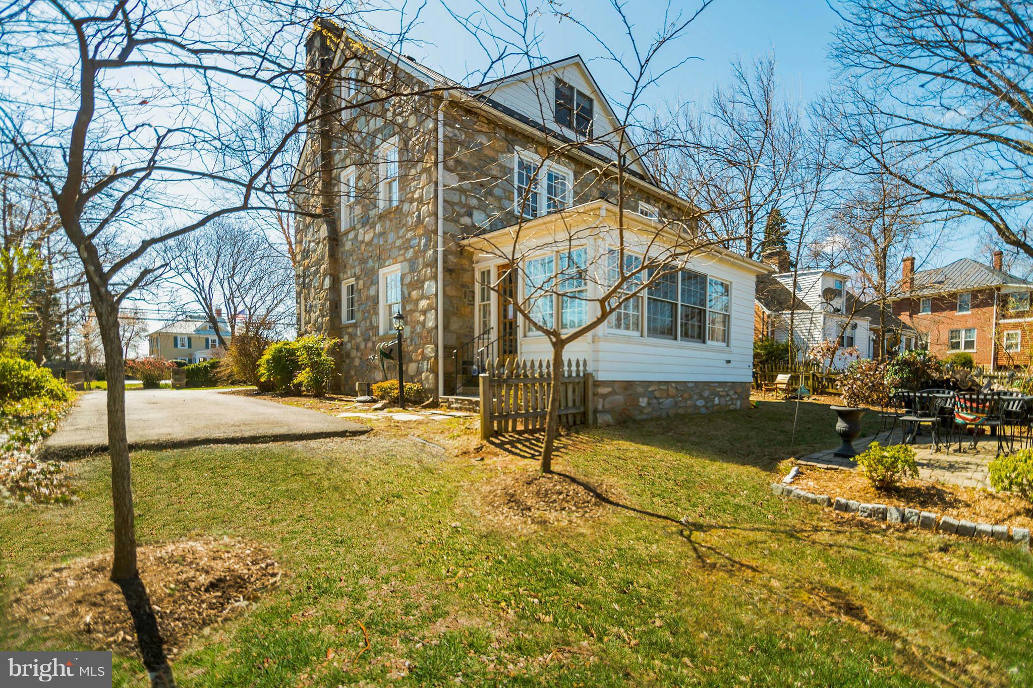 308 Edwards Ferry Road Northeast Leesburg, VA 20176 - Photo 22 of 30 Exterior (Rear)