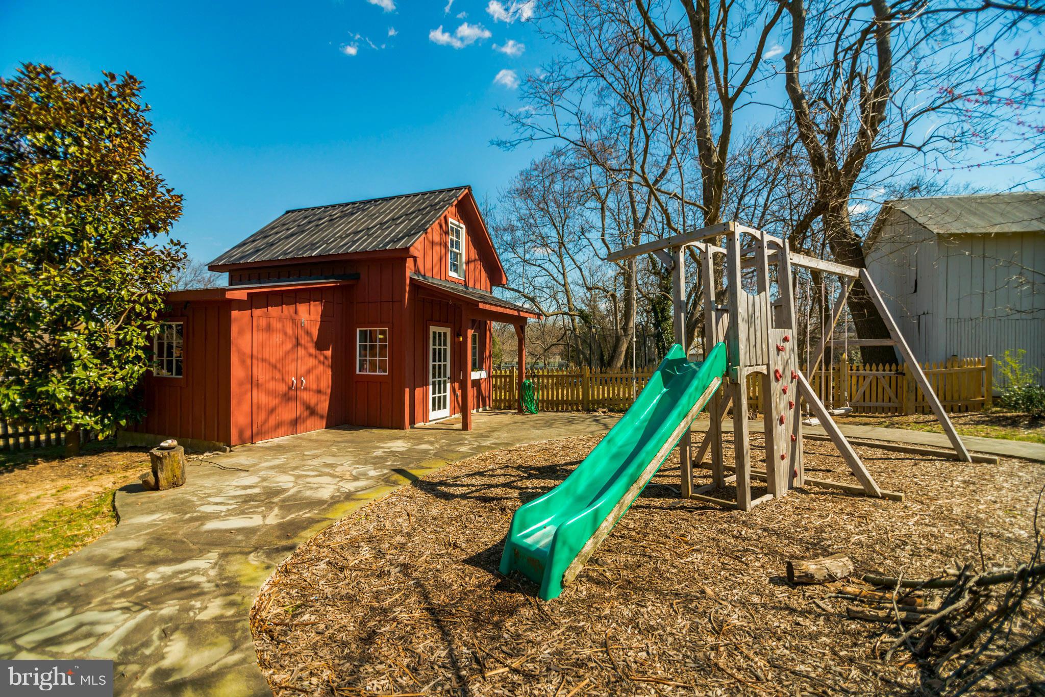 308 Edwards Ferry Road Northeast Leesburg, VA 20176 - Photo 25 of 30 Exterior (Rear)