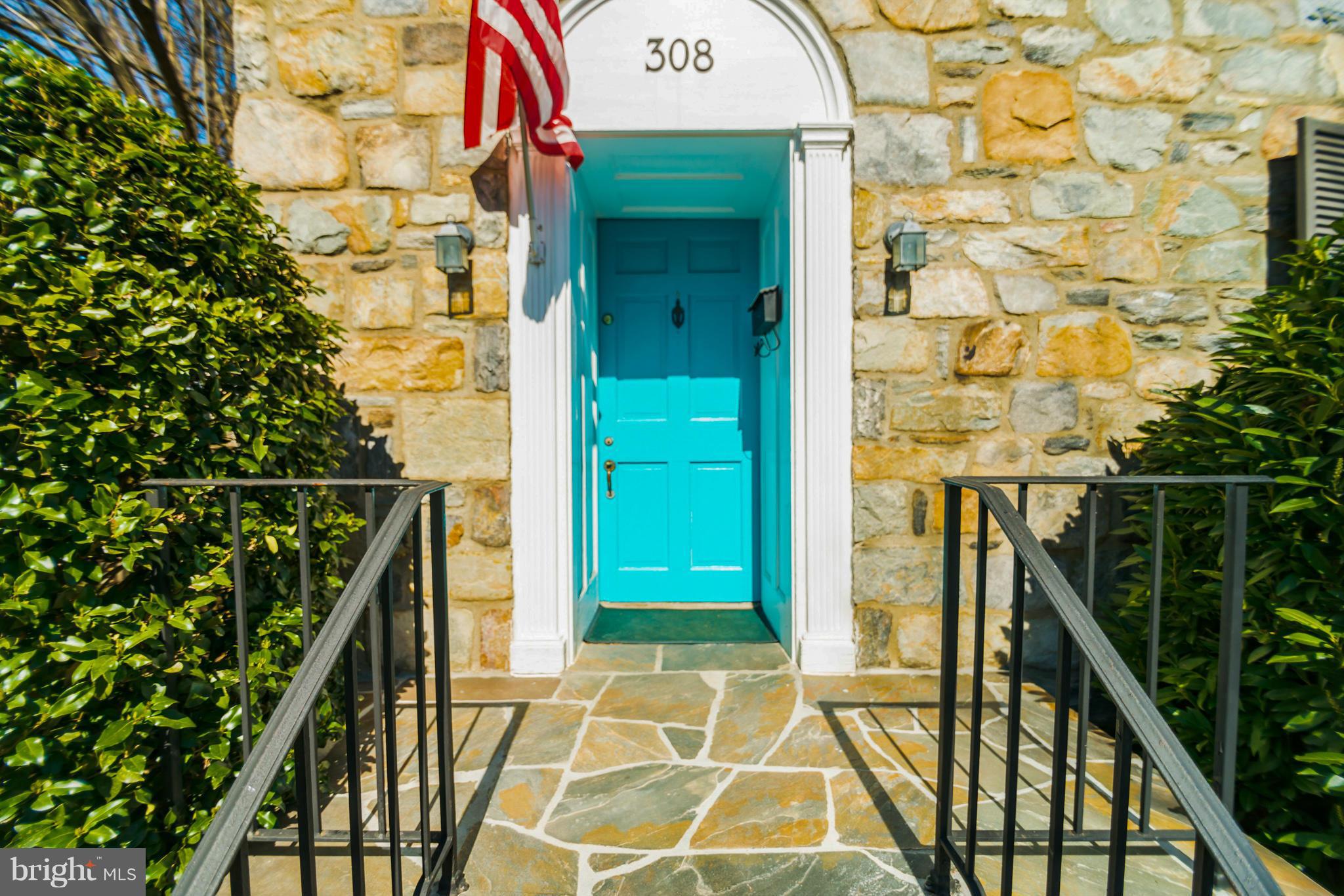 308 Edwards Ferry Road Northeast Leesburg, VA 20176 - Photo 4 of 30 Exterior (Front)