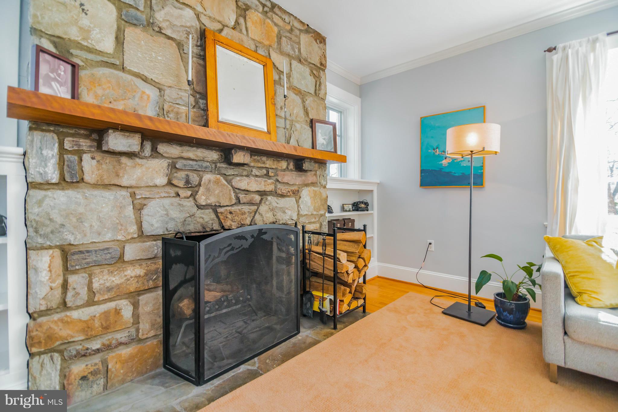 308 Edwards Ferry Road Northeast Leesburg, VA 20176 - Photo 9 of 30 Living Room
