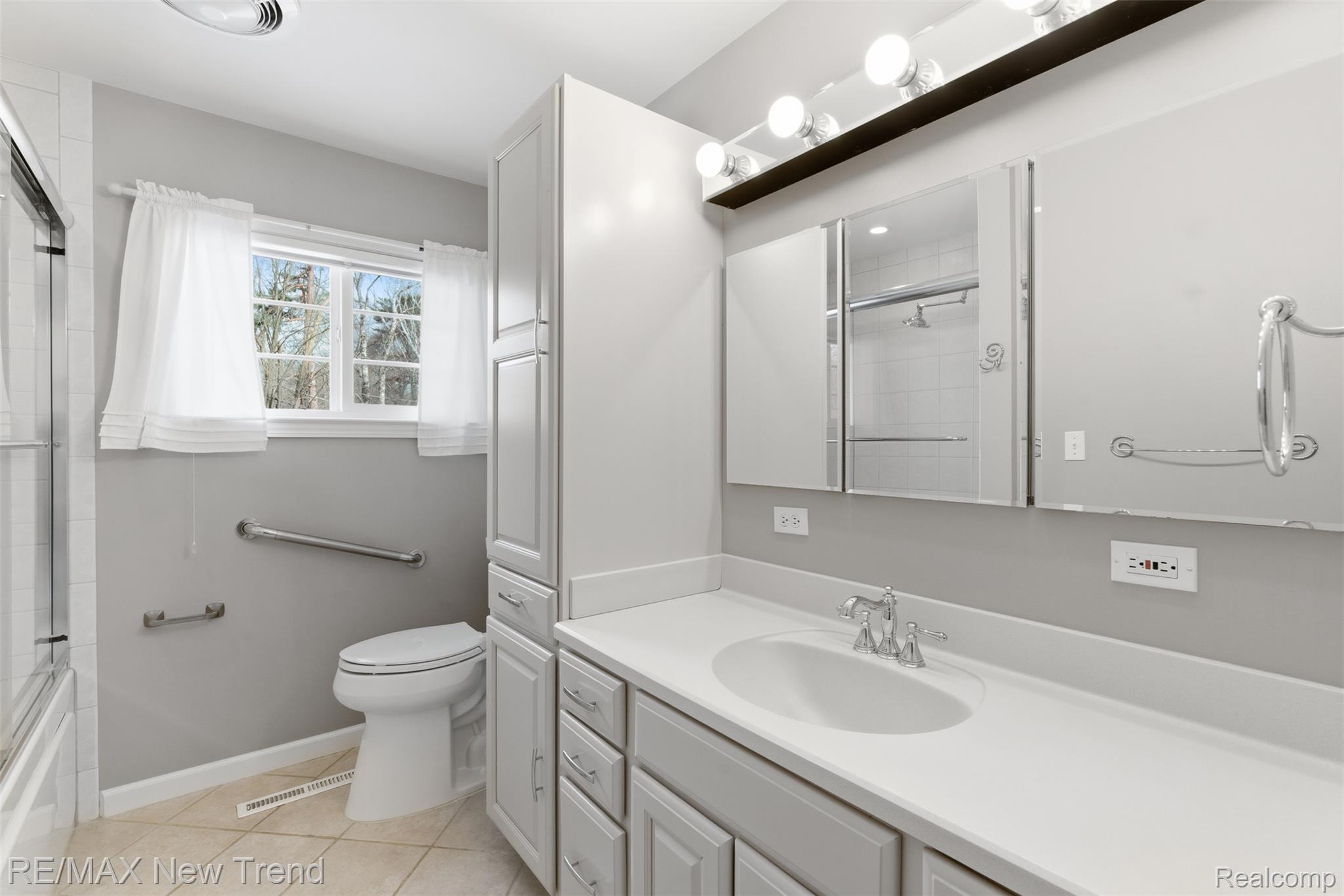 1043 Westview Road Bloomfield Hills, MI 48304 - Photo 29 of 43 29_1043 westview rd-26.jpg