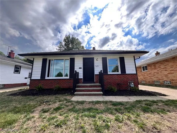 $189,900 | 5670 Cumberland Drive, Garfield Heights, OH 44125