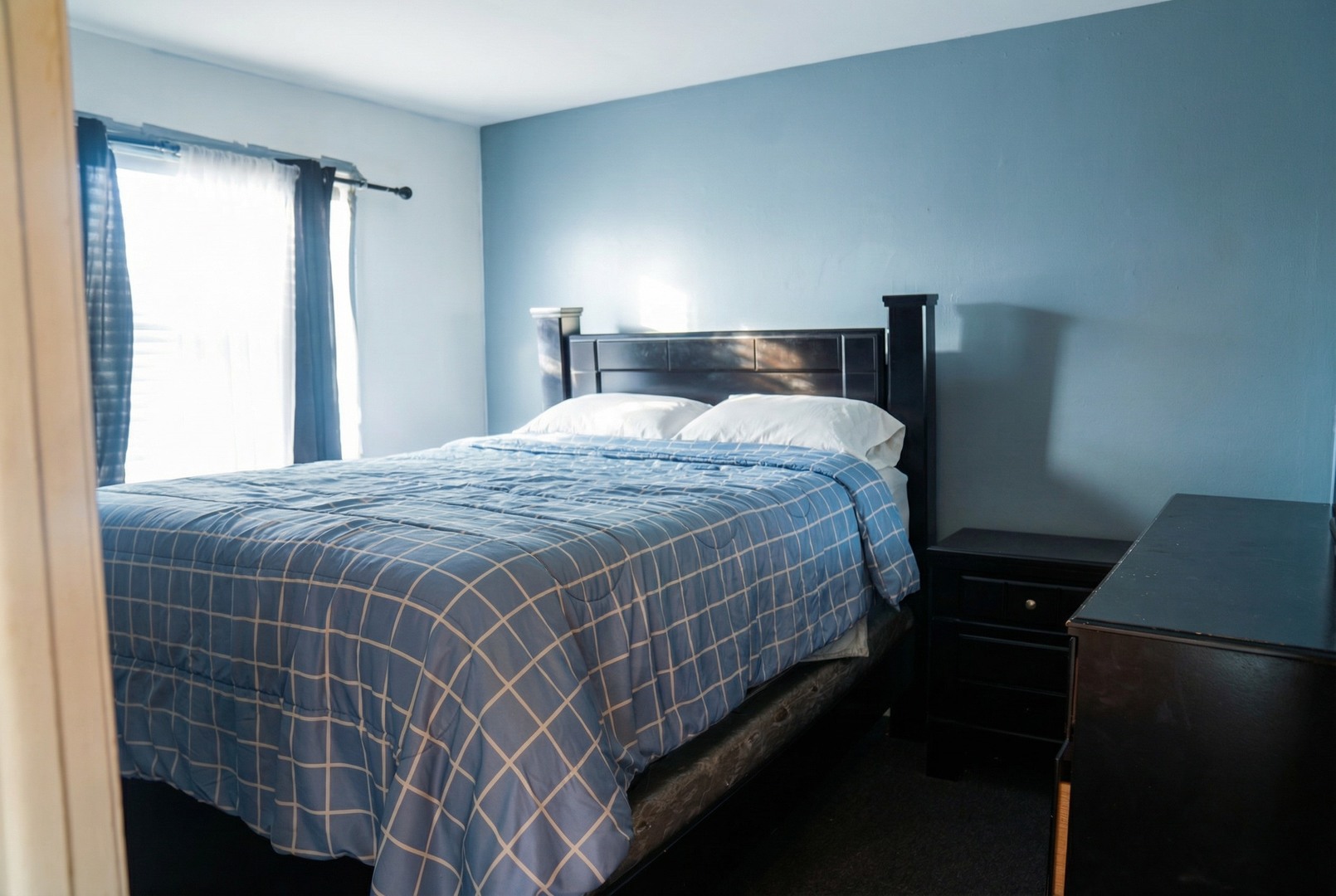 34 Wedgewood Road Matteson, IL 60443 - Photo 14 of 15 a bedroom with a bed and a closet