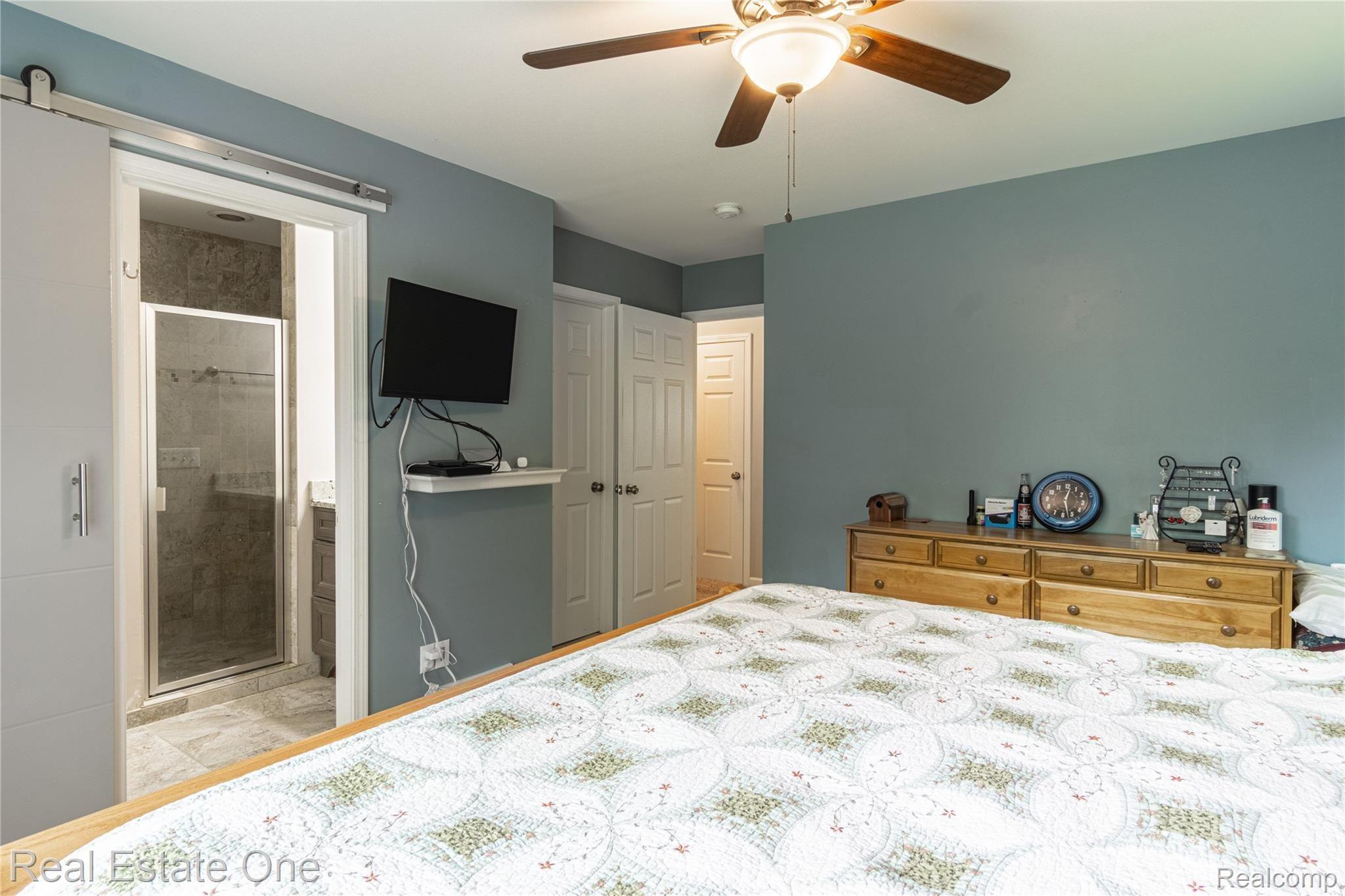 966 South Duck Lake Road Milford, MI 48381 - Photo 33 of 36 Interiors (21 of 29).jpg