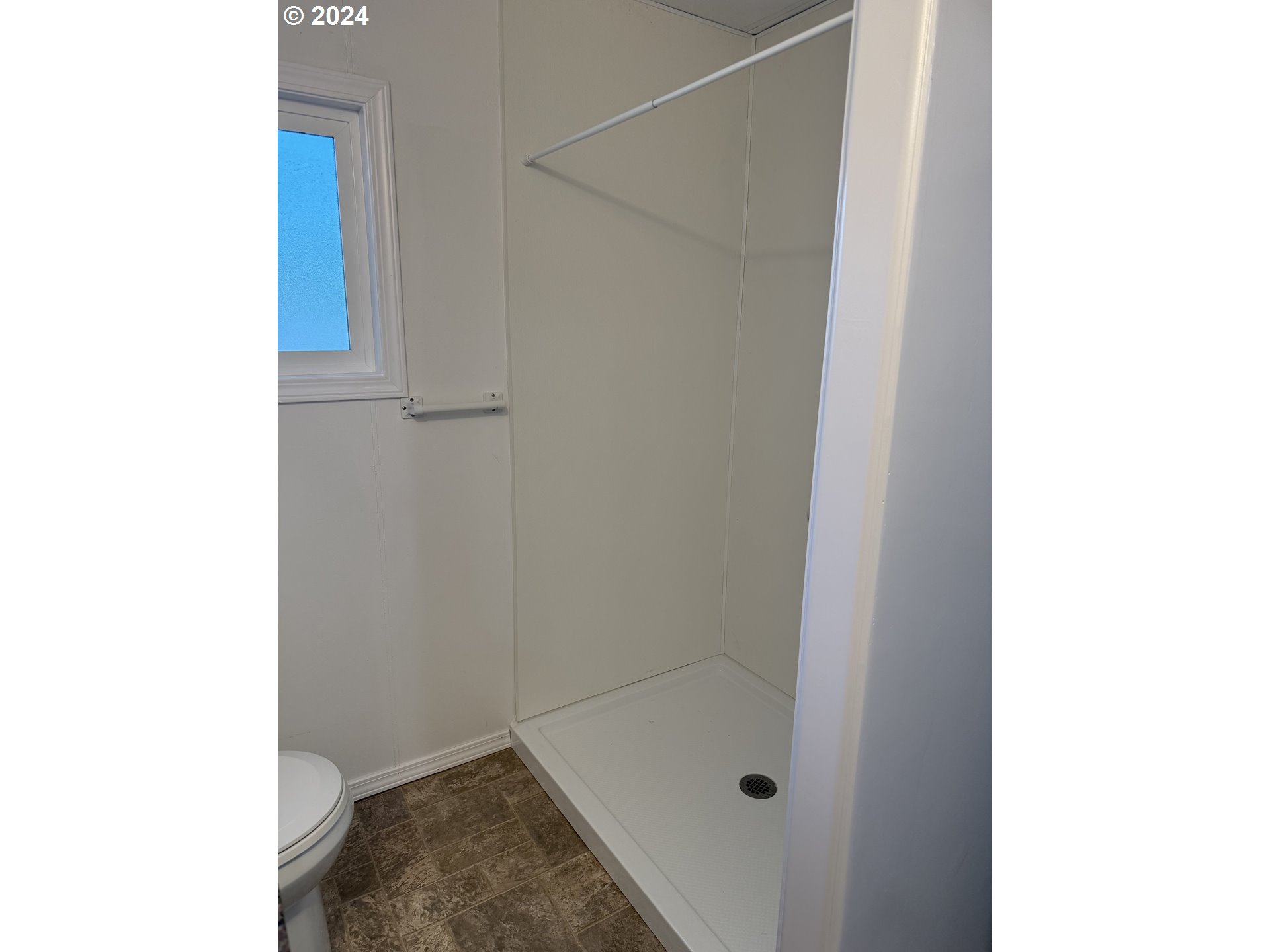 5552 Portland Road Northeast, Unit 10 Salem, OR 97305 - Photo 13 of 36 Gallery Image 13