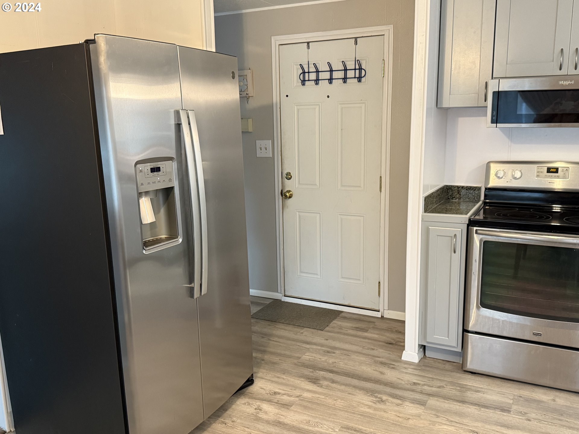 5552 Portland Road Northeast, Unit 10 Salem, OR 97305 - Photo 2 of 36 Gallery Image 2