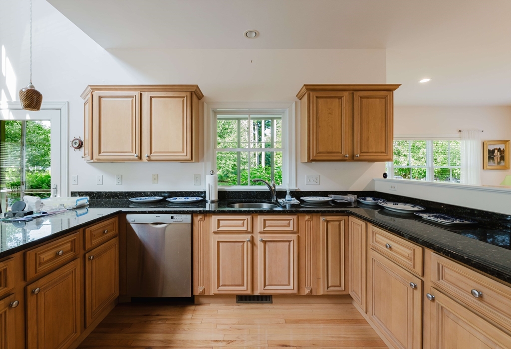14 Hathaway Pond Circle, Unit 14 Rochester, MA 02770 - Photo 6 of 41
