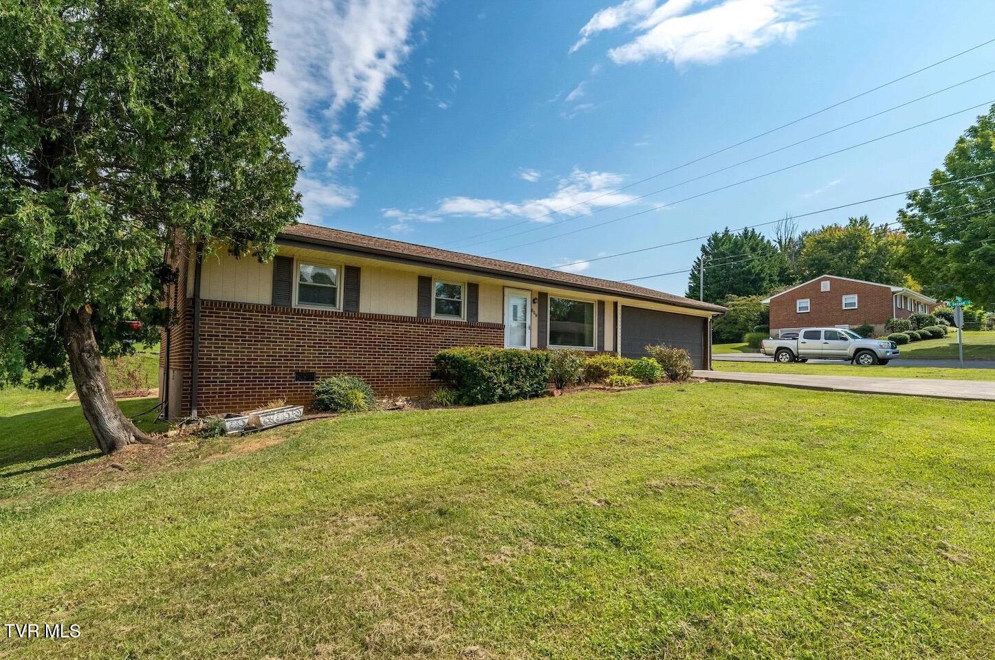 509 Bingham Street Elizabethton, TN 37643 - Photo 1 of 9 A3FD70E2-C24F-45F5-B2DE-51295085A059