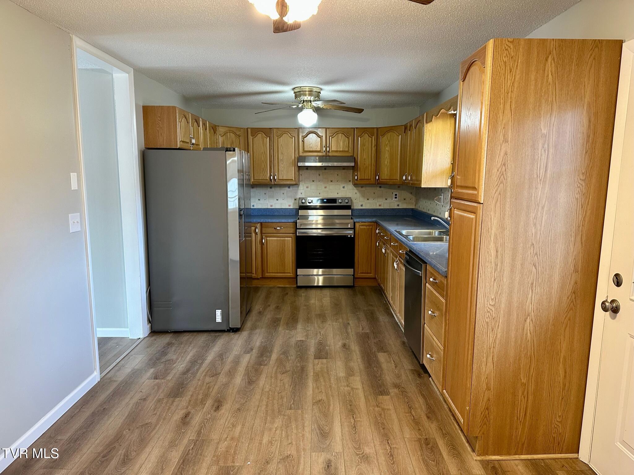509 Bingham Street Elizabethton, TN 37643 - Photo 3 of 9 73239B49-F58F-4FE2-8922-002812F3E83C