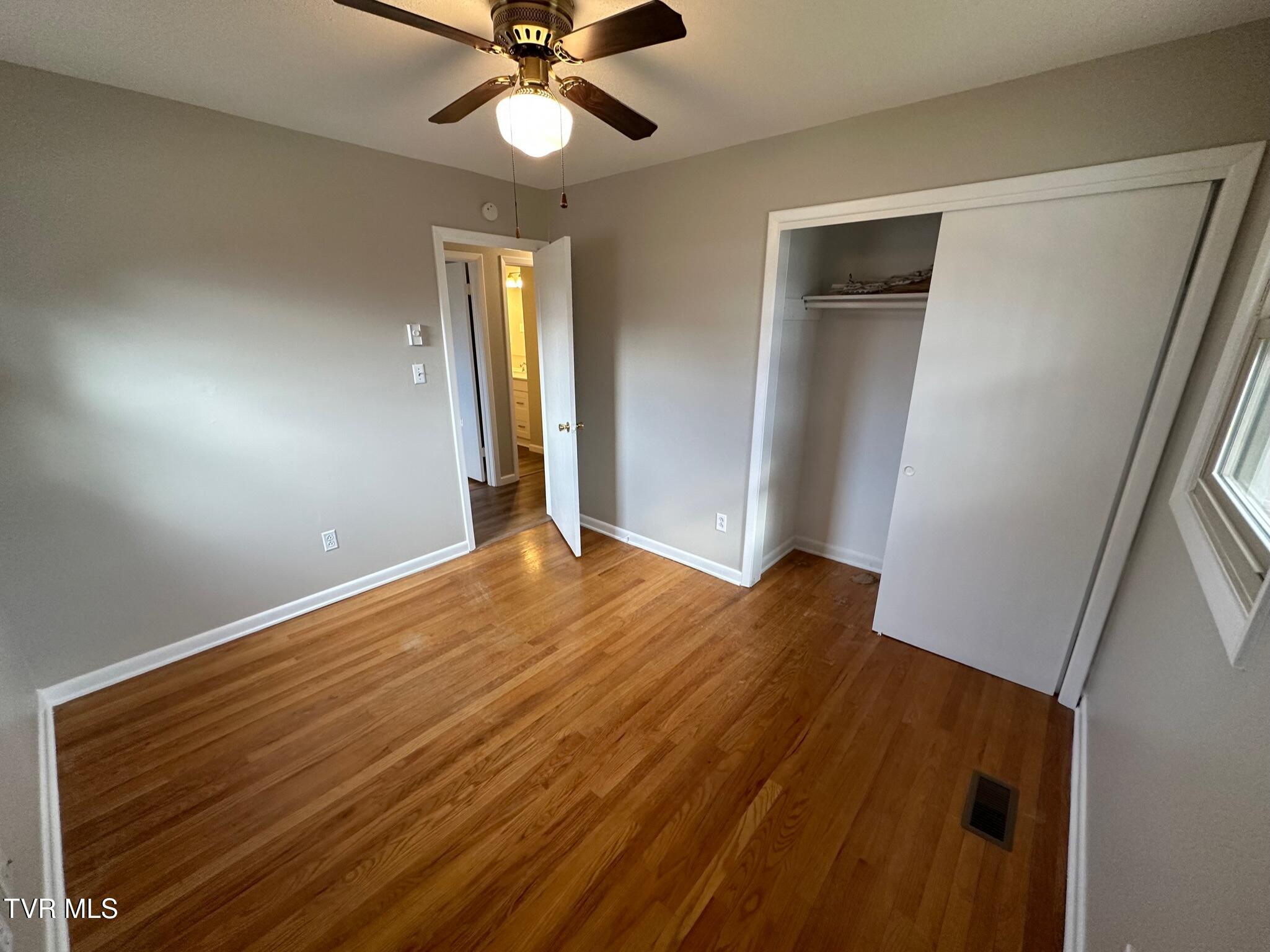 509 Bingham Street Elizabethton, TN 37643 - Photo 7 of 9 IMG_2422
