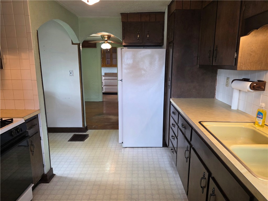 4027 North Constant View Drive Decatur, IL 62526 - Photo 13 of 39