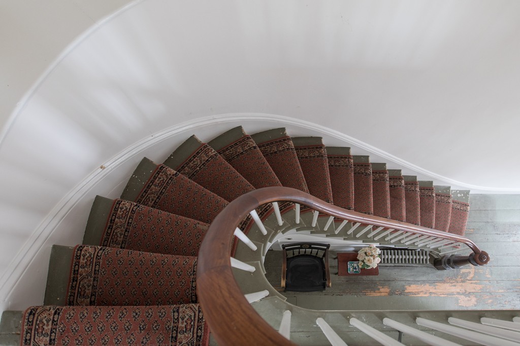 12 Farwell Place, Unit 12 Cambridge, MA 02138 - Photo 11 of 17 a view of entryway with sitting area