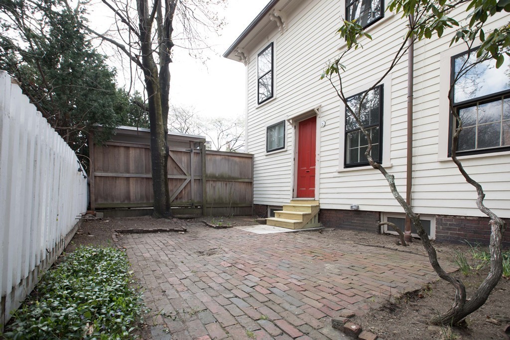 12 Farwell Place, Unit 12 Cambridge, MA 02138 - Photo 16 of 17 a view of a small white house