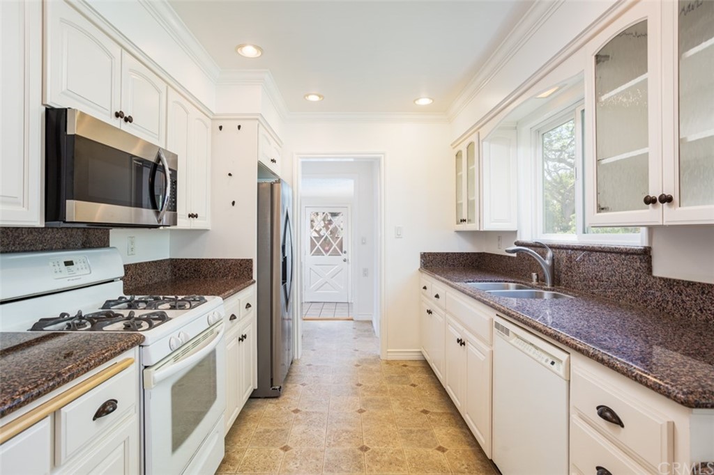 3630 Hackett Avenue Long Beach, CA 90808 - Photo 13 of 20