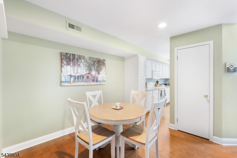 22 Crestmont Road Bedminster, NJ 07921 - Photo 7 of 19