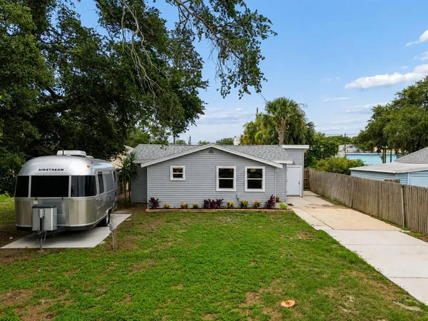 $279,900 | 205 2nd Avenue Northwest, Largo, FL 33770