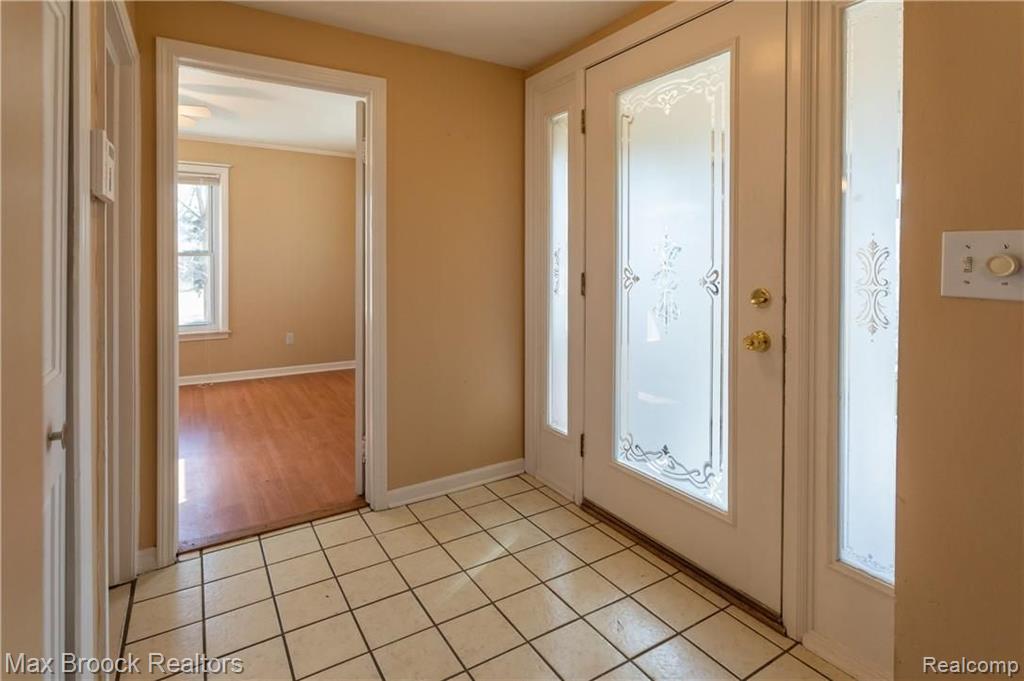 5277 West Maple Road West Bloomfield, MI 48322 - Photo 2 of 40