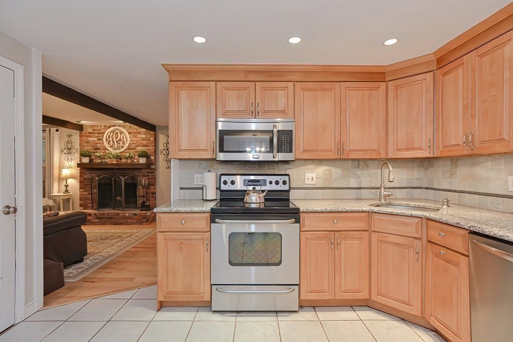 18 Coach Road Walpole, MA 02081 - Photo 12 of 42 Gallery Image 12