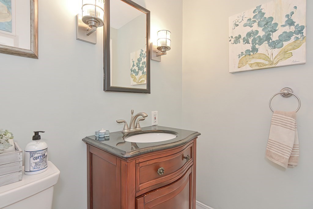 18 Coach Road Walpole, MA 02081 - Photo 17 of 42 Gallery Image 17
