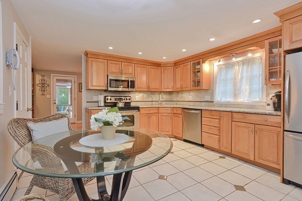 18 Coach Road Walpole, MA 02081 - Photo 9 of 42 Gallery Image 9