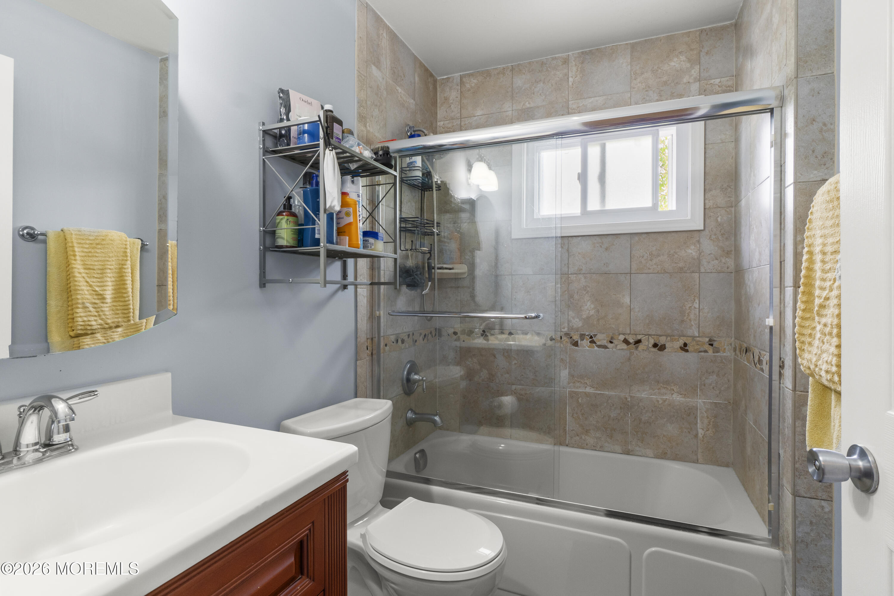 14 Cobblestone Court Howell, NJ 07731 - Photo 10 of 17 Full Bathroom
