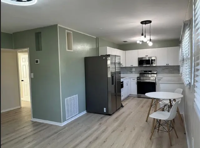 $2,600 | 7661 18th Way North, Unit 1, St. Petersburg, FL 33702