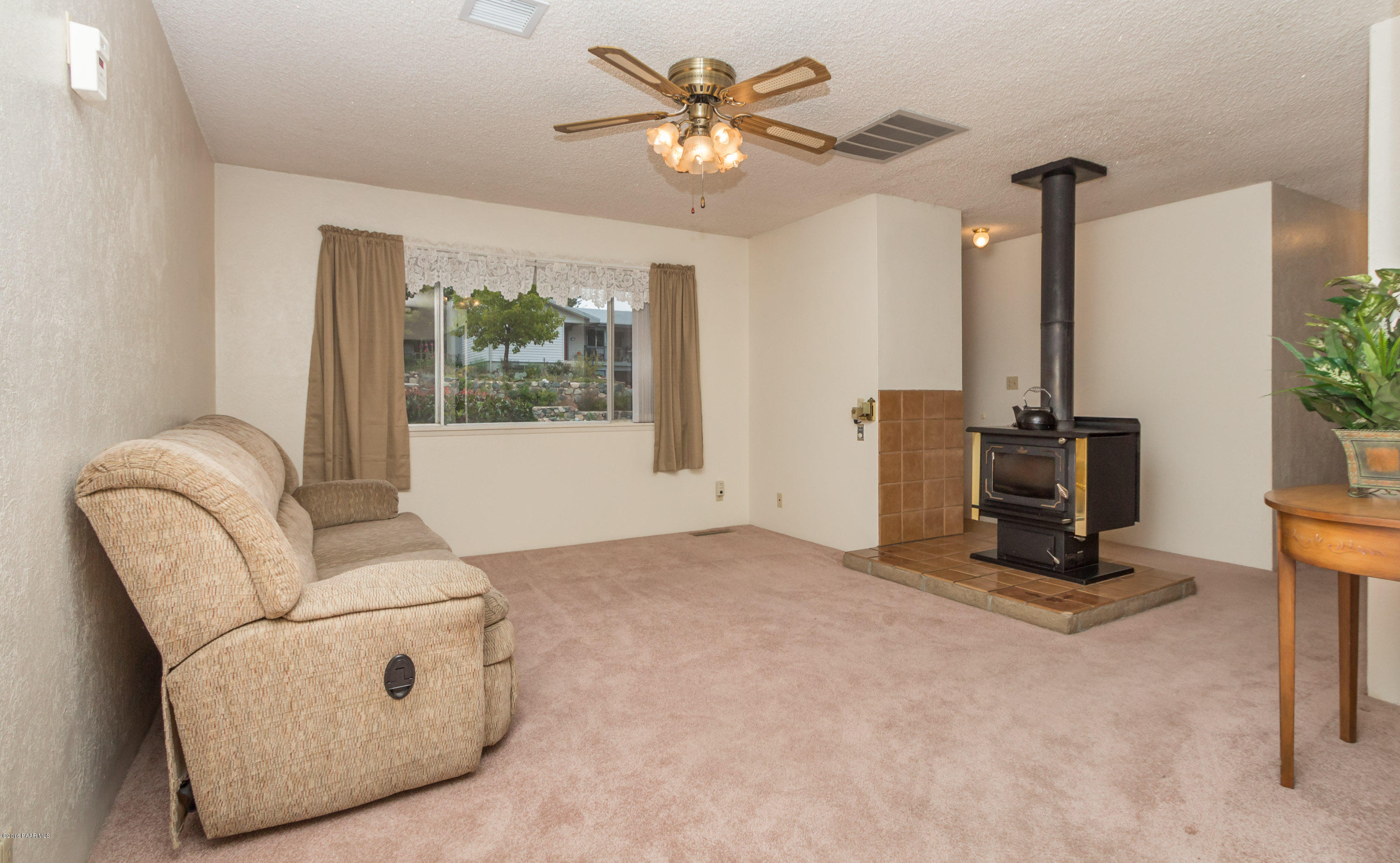 491 Roma Avenue Prescott, AZ 86301 - Photo 2 of 19 Prescott AZ 491 Roma.002_Living Room
