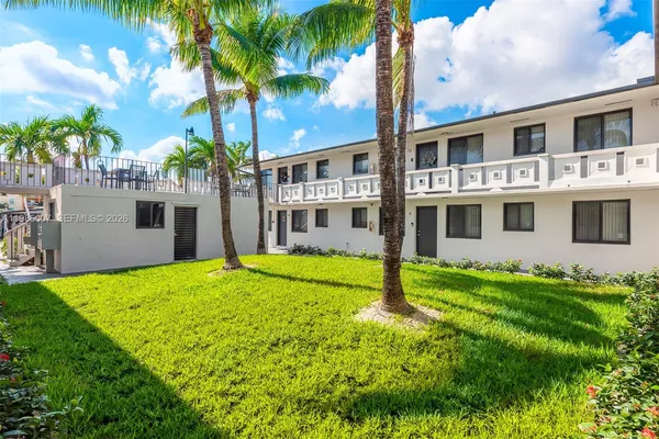 $2,200 | 1345 West 28th Street, Unit 6, Hialeah, FL 33010