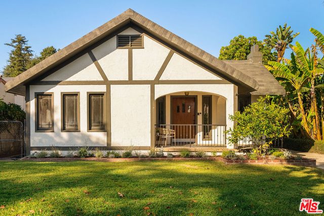a front view of house with yard