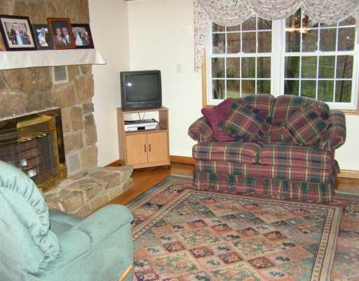458 Dutchtown Road Butler, PA 16002 - Photo 3 of 8 Living Room.