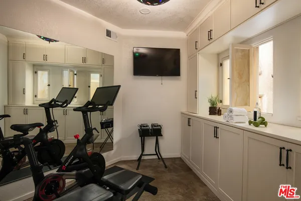 $2,525,000 | 2707 Hermosita Drive, Glendale, CA 91208