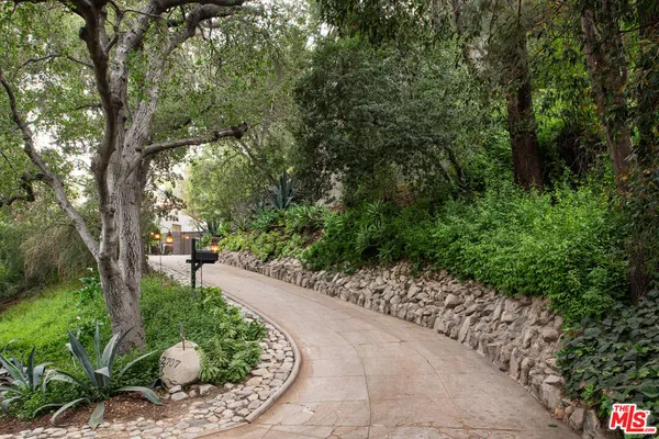 $2,525,000 | 2707 Hermosita Drive, Glendale, CA 91208