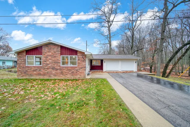 $359,000 | 385 Wood Hills Drive, Concord, MI 49237