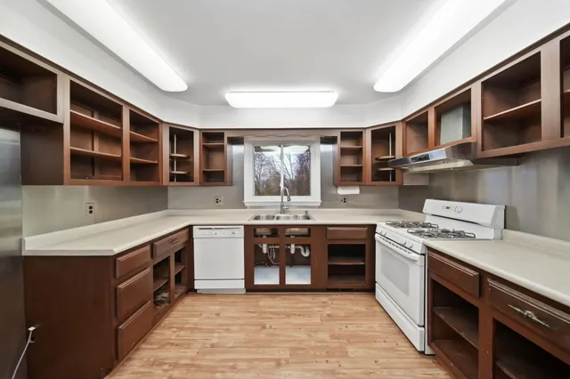 $359,000 | 385 Wood Hills Drive, Concord, MI 49237