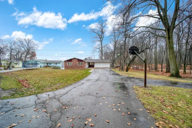 $359,000 | 385 Wood Hills Drive, Concord, MI 49237