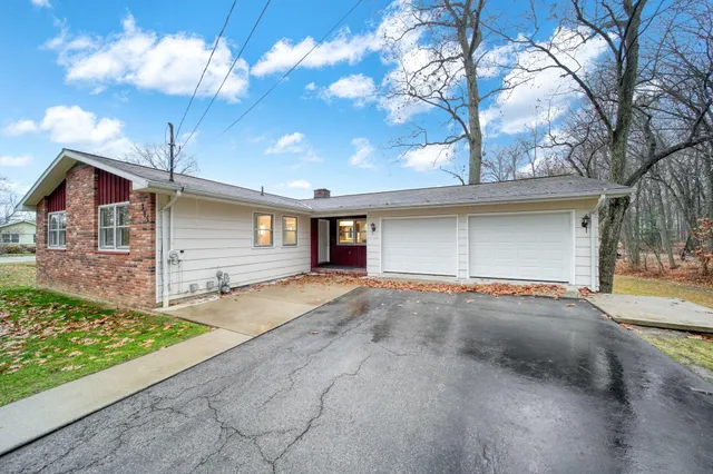 $359,000 | 385 Wood Hills Drive, Concord, MI 49237