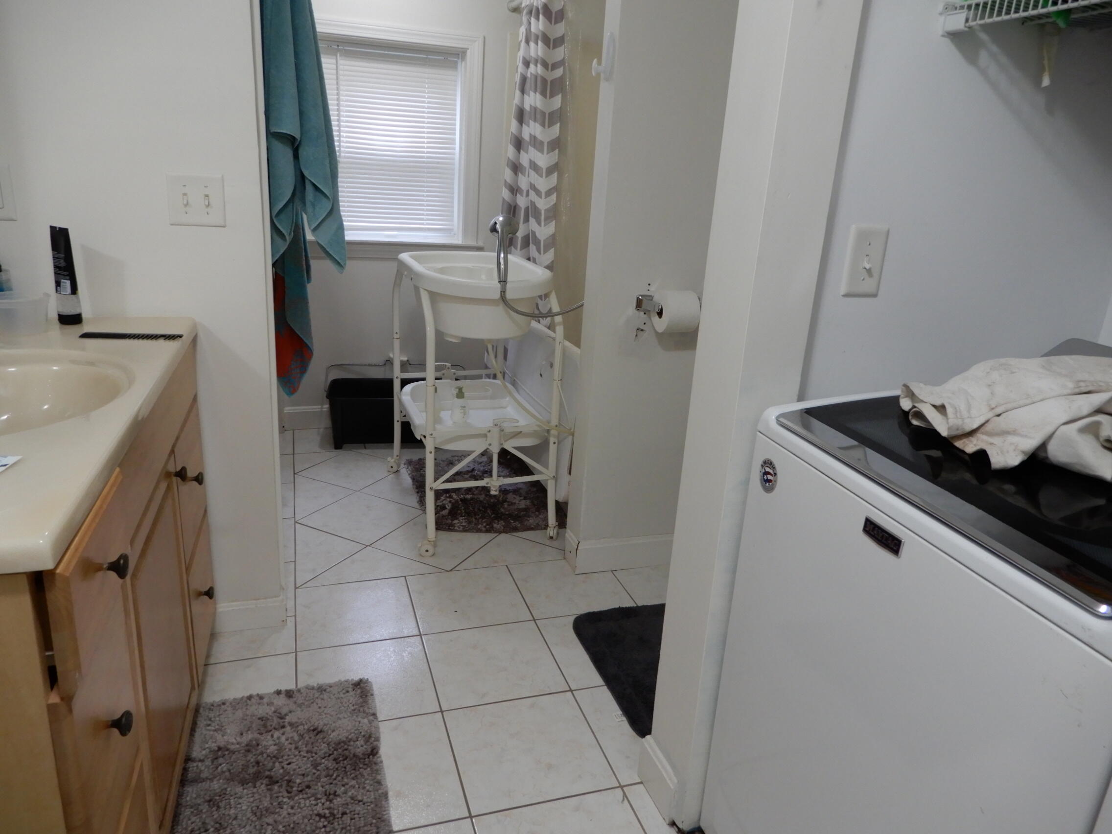 14 Bee Lane Centerville, MA 02632 - Photo 6 of 8 a utility room with dryer and washer